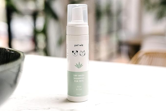 Dry Wash Shampoo for Pets  Soothing & Deodorizing, Natural Ingredients, Quick Drying & No Rinsing Required (Aloe & Oat)