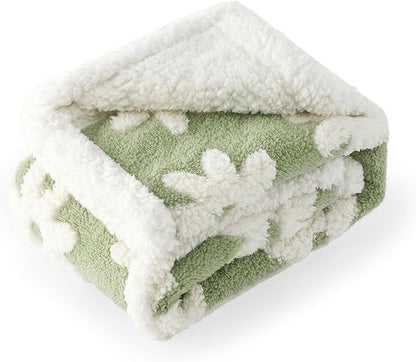 Lesure Waterproof Dog Blanket for Medium Dogs - Washable Double Sided Dog Blankets with Warm Jacquard Shag and Soft Sherpa Fleece, Pet Cat Blanket for Couch Protection, 3D Textured Cloud, Green