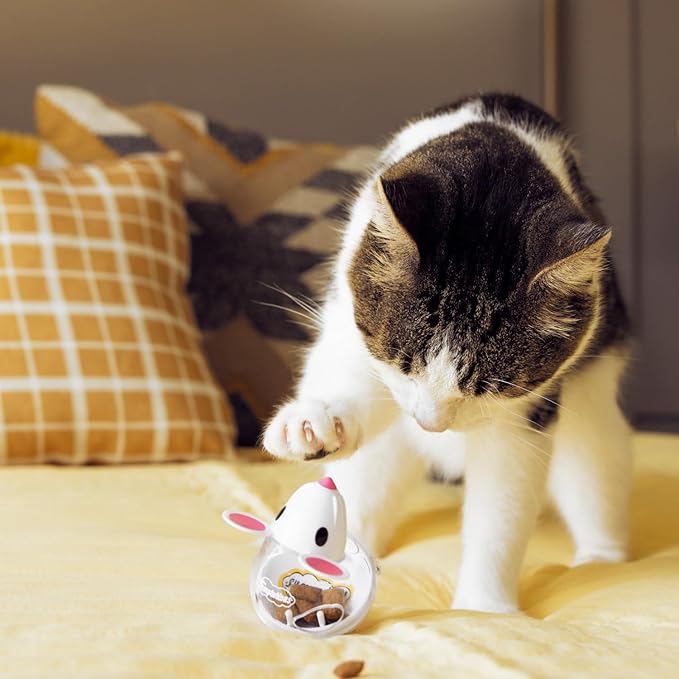 Temptations Classic Crunchy and Soft Cat Treats, Seafood Medley Flavor, 3 oz. Pouch (Pack of 12)