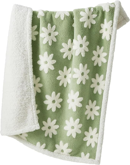 Lesure Waterproof Dog Blanket for Medium Dogs - Washable Double Sided Dog Blankets with Warm Jacquard Shag and Soft Sherpa Fleece, Pet Cat Blanket for Couch Protection, 3D Textured Cloud, Green