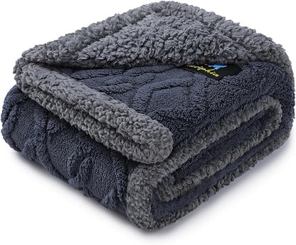 Waterproof Pet Blanket, Liquid Pee Proof Dog Blankets for Sofa Bed Couch, Reversible Sherpa Fleece Furniture Protector Cover for Small Medium Large Dogs Cats,Dark Grey Smallï¼40" x 28"ï¼