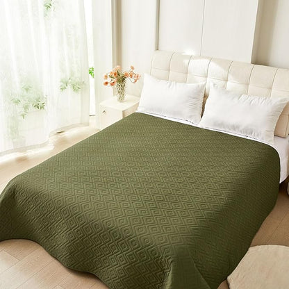 hyha Waterproof Dog Blanket, Soft Pet Bed Blankets, Waterproof Sofa Couch Cover for Dogs Washable, Reversible Pet Couch Covers for Sofa Furniture (82x82 Inch, Green/Navy Blue)