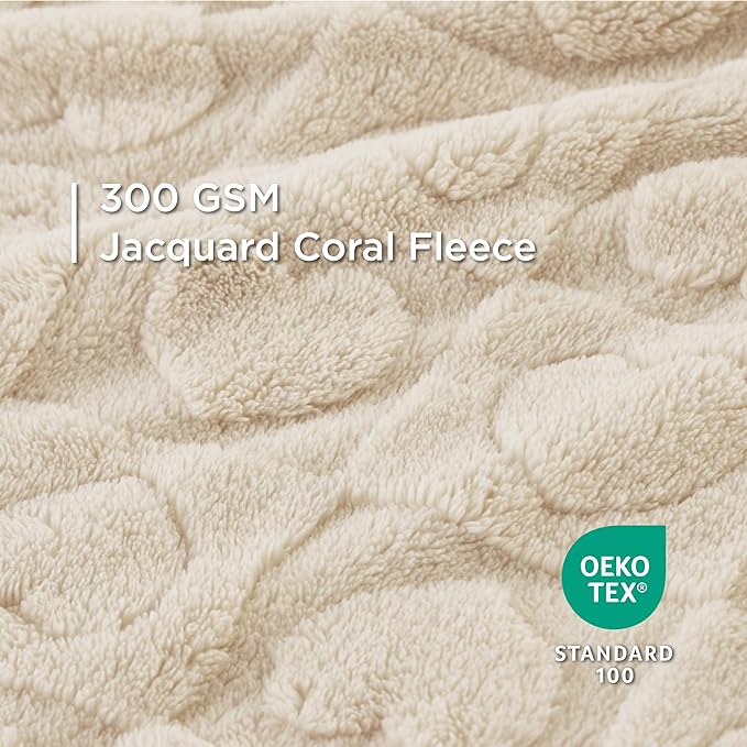 Bedsure 1 Pack 2 Dog Blankets for Small Dogs - 2pcs Washable Soft Fluffy Puppy Blanket with Premium 300GSM Coral Fleece, Cozy Cat Blankets for Indoor Cats, Fuzzy Pet Blanket for Kitten Doggy, White