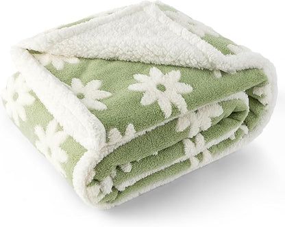 Lesure Waterproof Dog Blanket for Large Dogs - Washable Double Sided Dog Blankets with Warm Jacquard Shag and Soft Sherpa Fleece, Pet Cat Blanket for Bed Protection, 3D Textured Cloud, Green