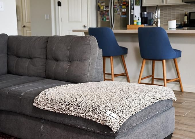 Pet Parents Premium Pet Blanket, Water Resistant Dog Blanket & Cat Blanket, Perfect for Crates, Calming, Large, Medium, Small Dogs, & Puppy Blanket Color: Chocolate Size: 32x40