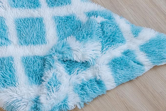 PJYuCien Fluffy Fleece Calming Pet Throw Blanket, Super Soft and Warm for Indoor Cats and Dogs, Large 30 * 40", Machine Washable, Blue Diamond Pattern, White Puppy Bed