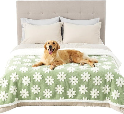 Lesure Waterproof Dog Blanket for Large Dogs - Washable Double Sided Dog Blankets with Warm Jacquard Shag and Soft Sherpa Fleece, Pet Cat Blanket for Bed Protection, 3D Textured Cloud, Green