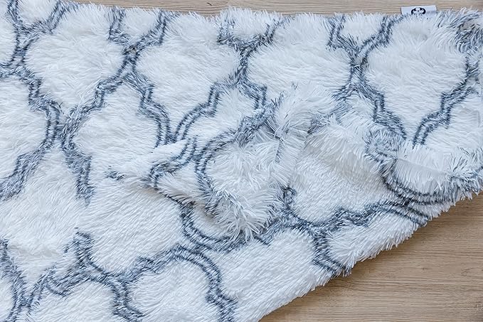 PJYuCien Fluffy Fleece Calming Pet Throw Blanket, Super Soft and Warm for Indoor Cats and Dogs, Small 16 * 24", Machine Washable, Grey Diamond Pattern, White Puppy Blanket